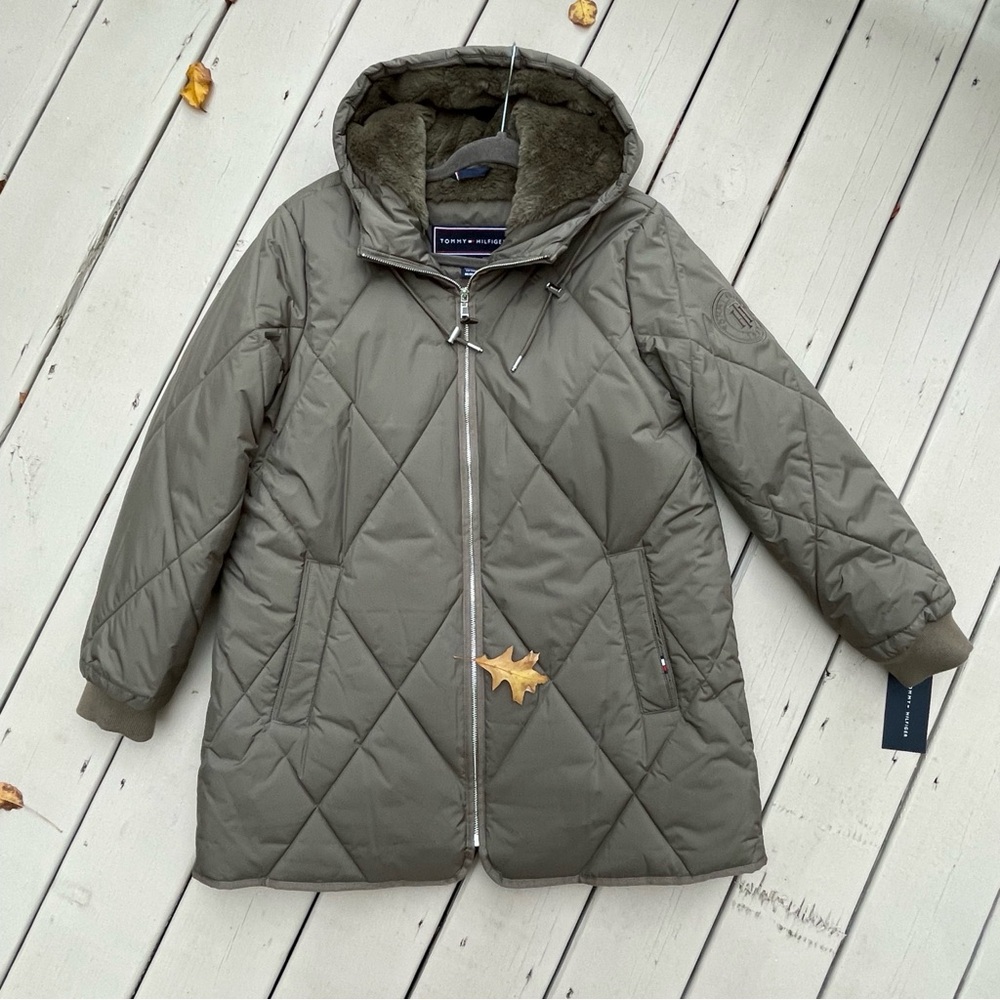 Tommy Hilfiger Women’s Puffer Coat MED Mid length NWT Hood Jacket